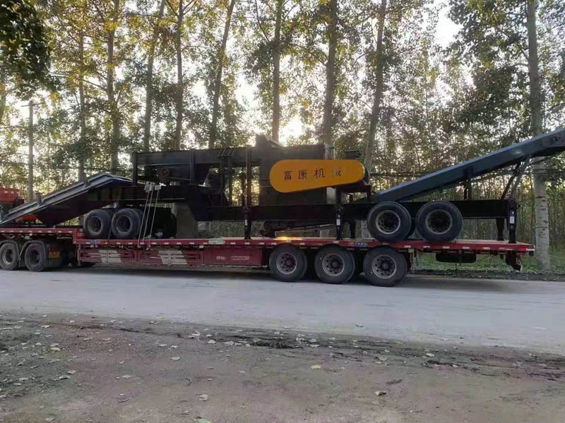 移動煤炭破碎機廠家發(fā)往內(nèi)蒙