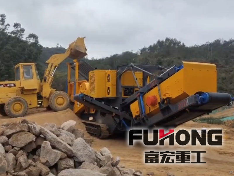 履帶式花崗巖移動顎式破碎機現場